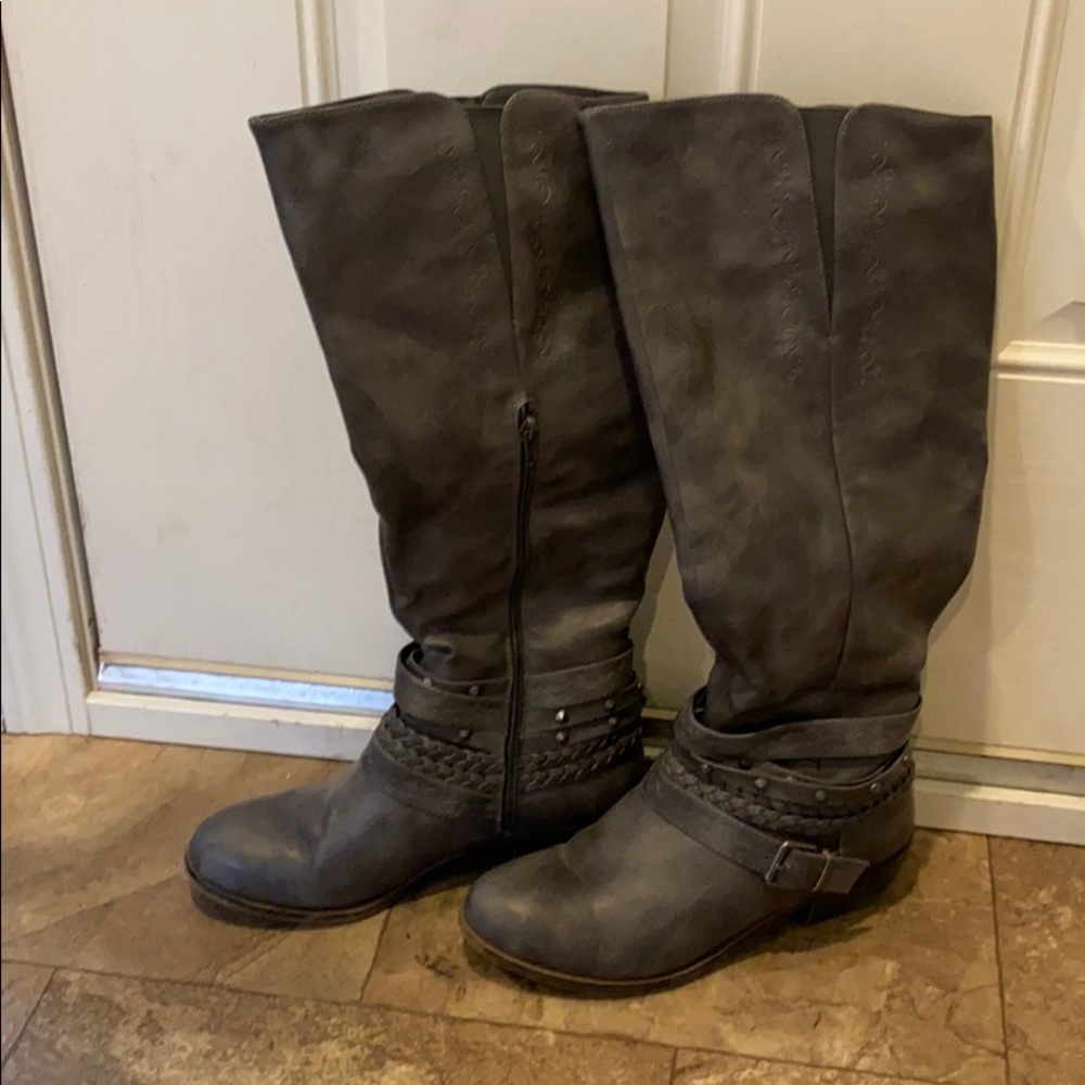 Maurices boots as 9